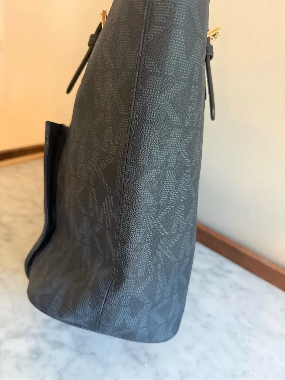 Michael Kors Jet Set Snap Pocket Tote